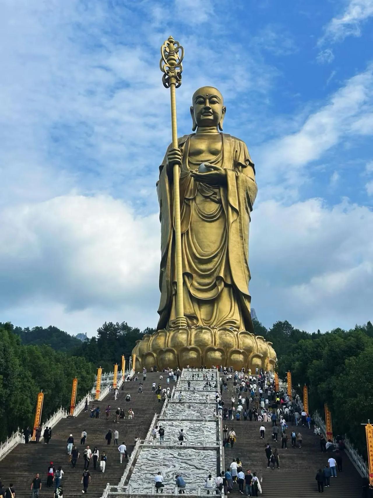 九华云深，地藏慈光，一念清净赴灵山[祈祷][祈祷][祈祷]

登九华礼佛，携善念