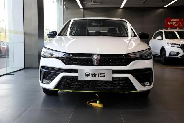 大家说说，荣威i5 R档换D档后踩油门没反应，仪表盘电瓶和机油故障灯亮，熄火？我