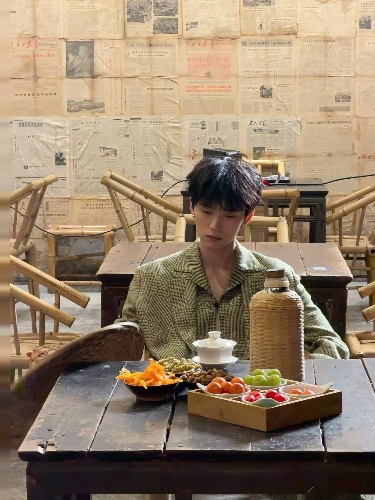 周翊然1天5组物料周翊然58张新图被周翊然的物料狠狠满足，58张新图解锁多重魅力