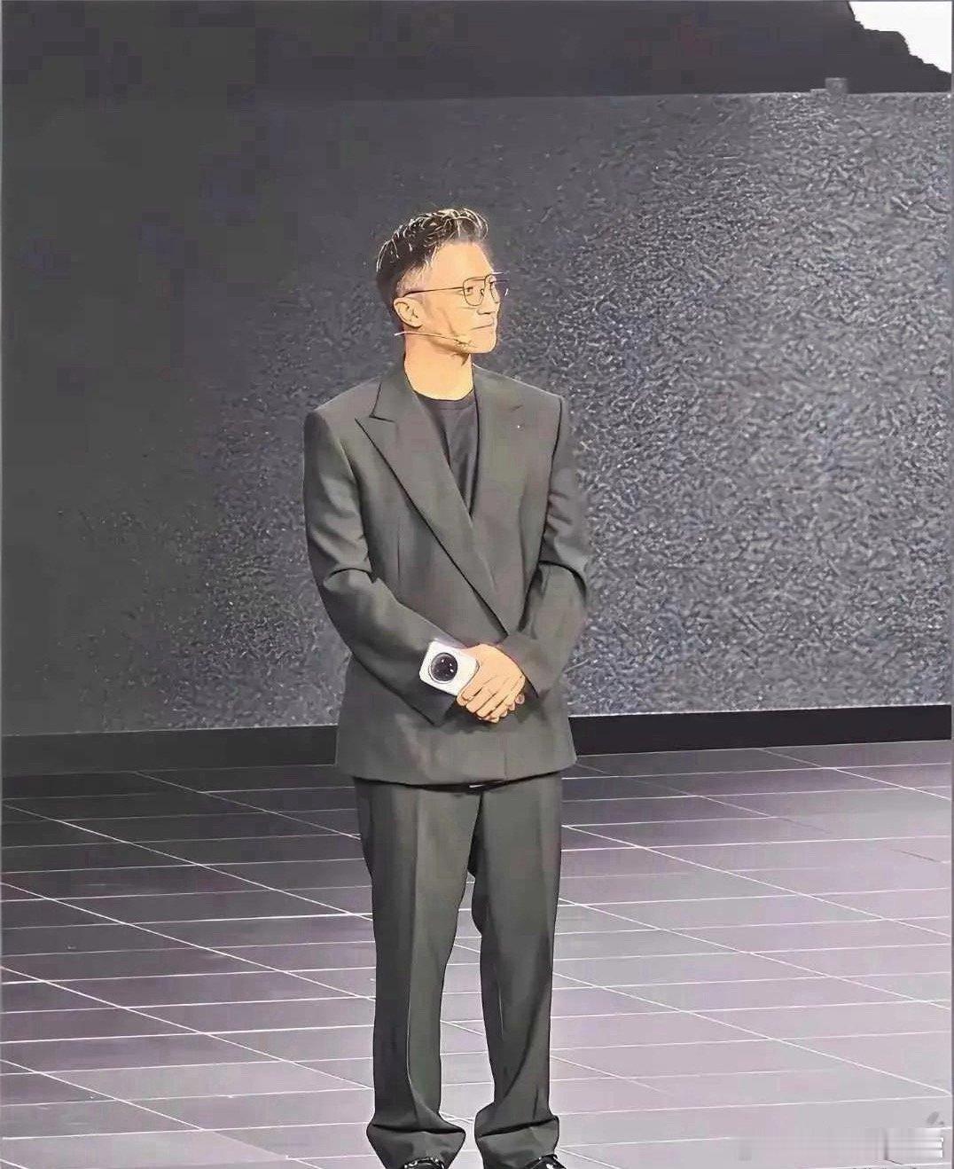 有钱人衣服买大码的！！ 