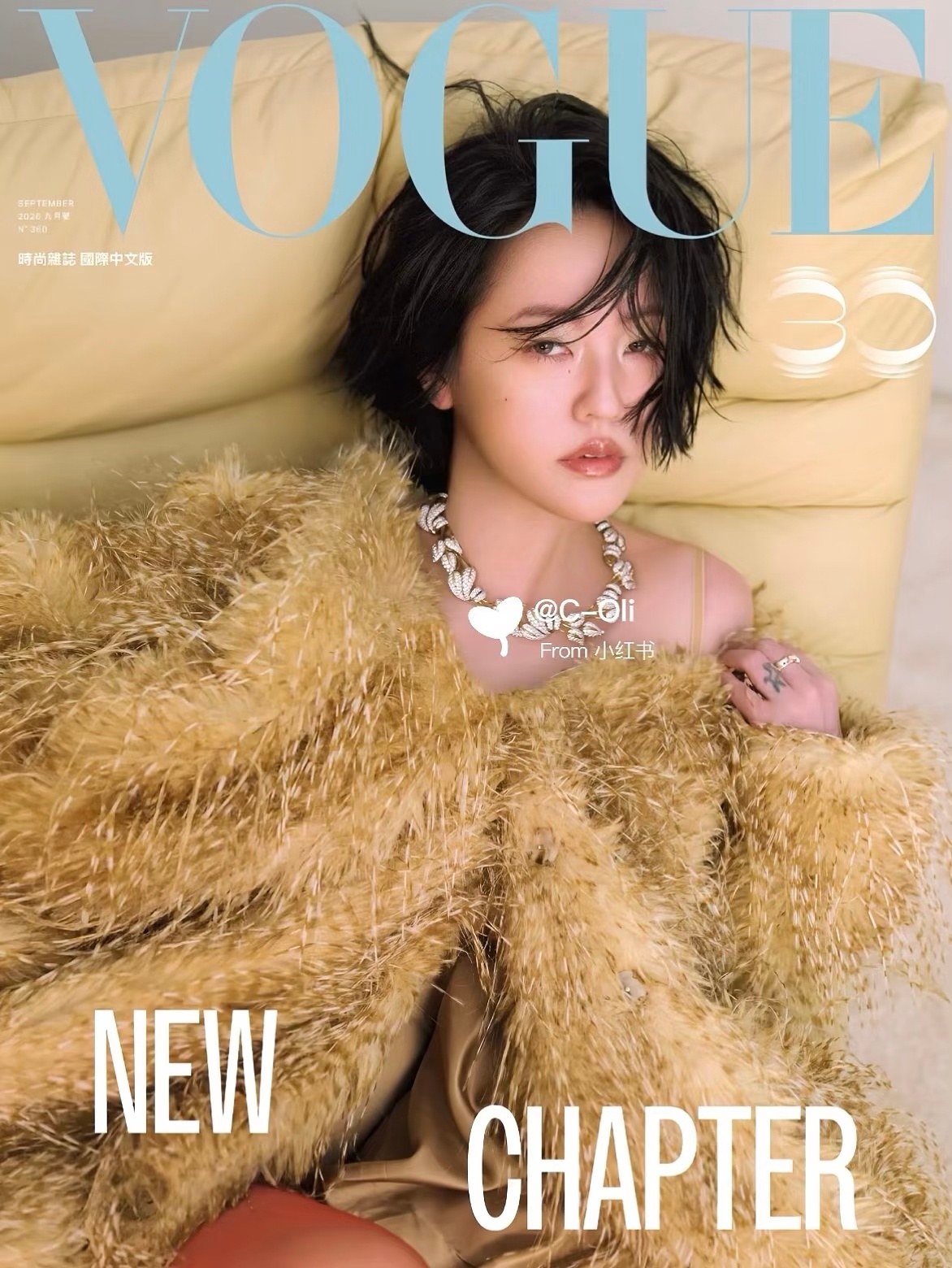 小S登上《VOGUE》台湾九月刊封面这是她首次单人坐镇台版金九刊，第11次登上台