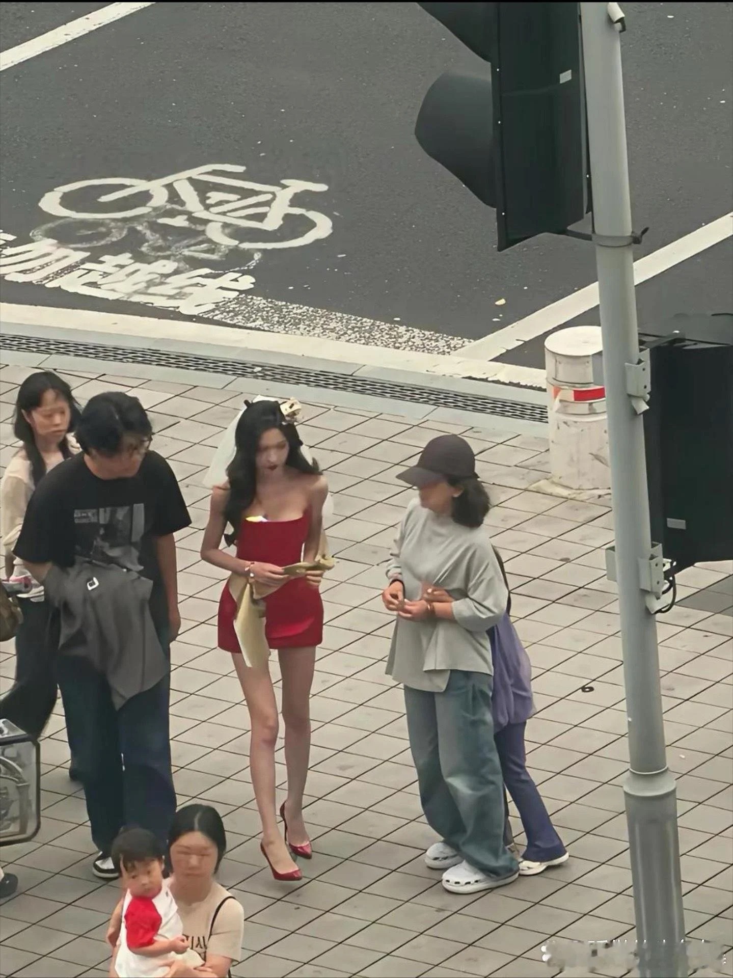 只有瘦成这种程度了上镜才好看 