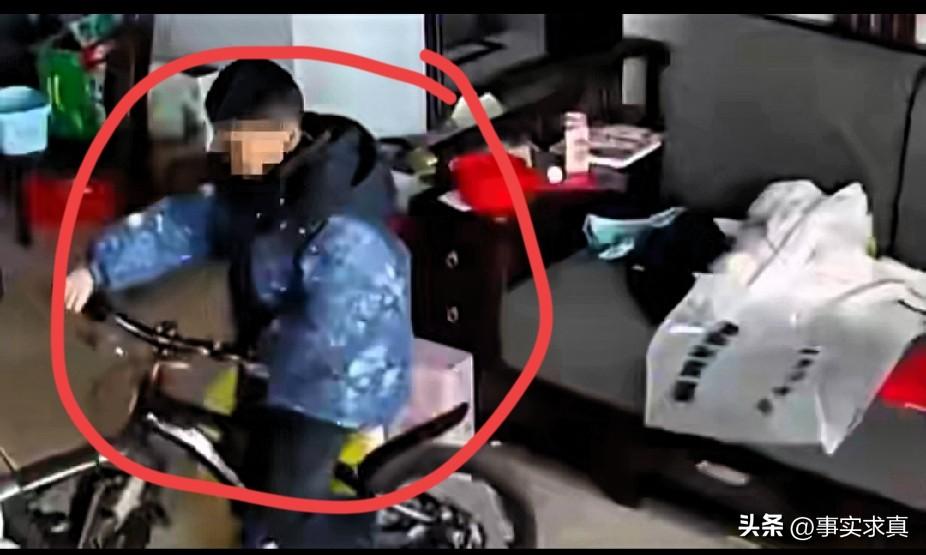 9岁男孩生父家掉楼摔死，生母怀疑儿子死因
江苏一位单亲母亲怀疑自己9岁儿子死亡有