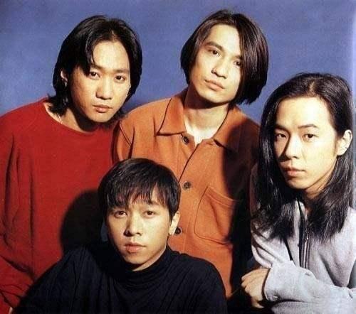  30日零点，Beyond成员叶世荣发文缅怀黄家驹，他写道：“怀念家驹”。网友也