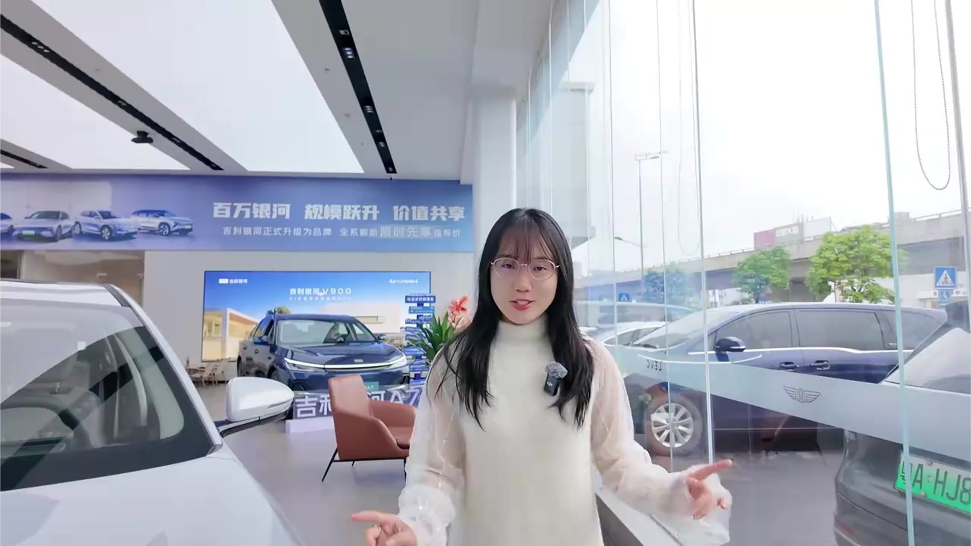 回顾：纯电中型家轿狠角色！探店吉利银河A7双车，性价比很高#吉