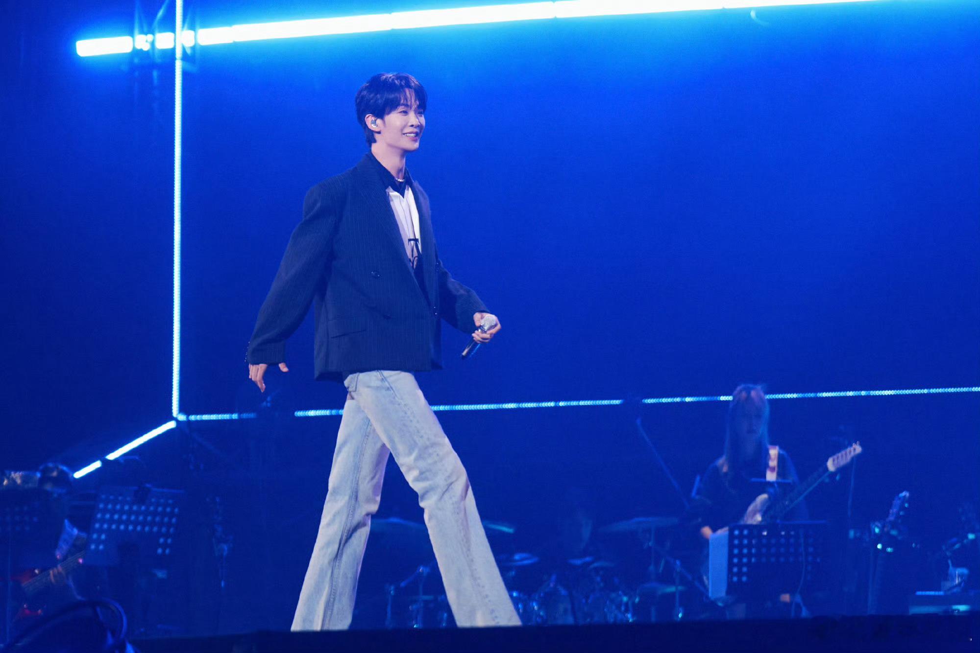 王赫野也来跳胆小鬼了别人跳 《胆小鬼》是害羞，王赫野跳是“野”生的。这舞姿，确实