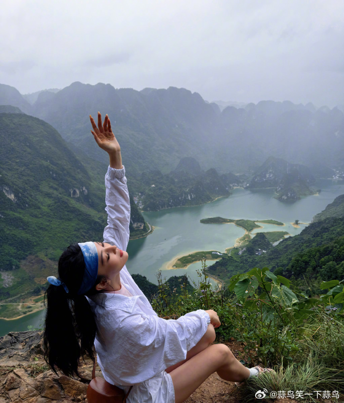 得知张馨予翻山越岭看风景的行动，背后是她说到做到的承诺，这份真诚让粉丝对她多了份