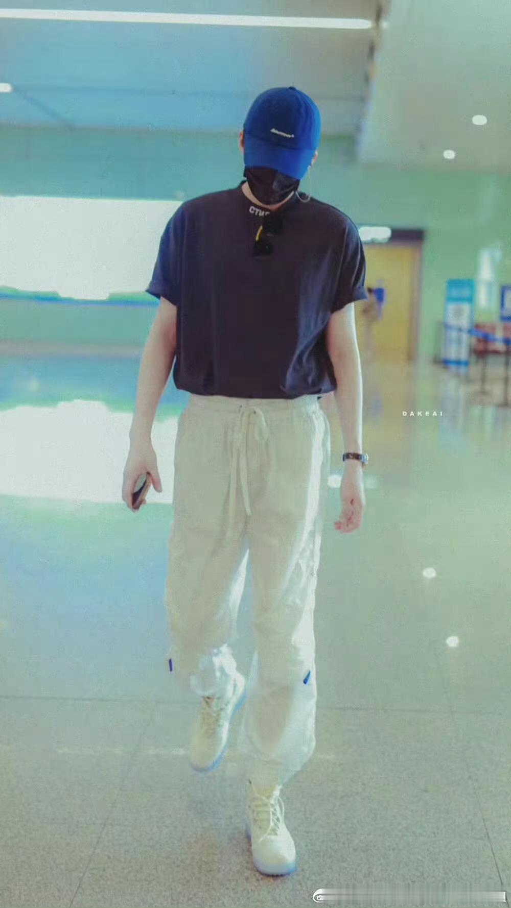 白裤子真的好好看！