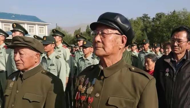 四野的后辈每年都大张旗鼓地搞聚会，名曰为了纪念革命先辈、传承革命精神。那么一野的