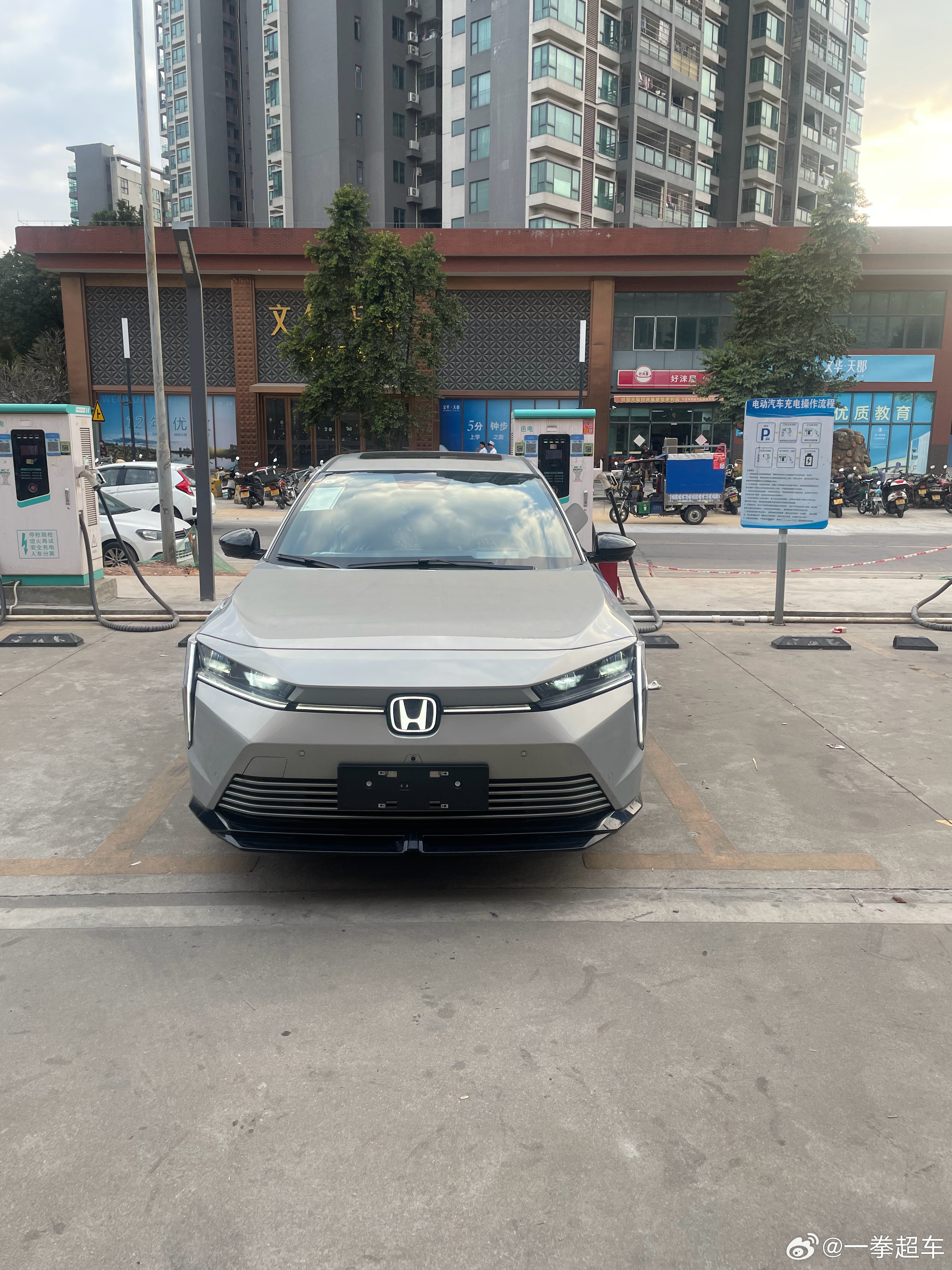 九万多落地的猎光提车了，在这个落地价下显得它的颜值很高，加上开着坐着都挺好，就显