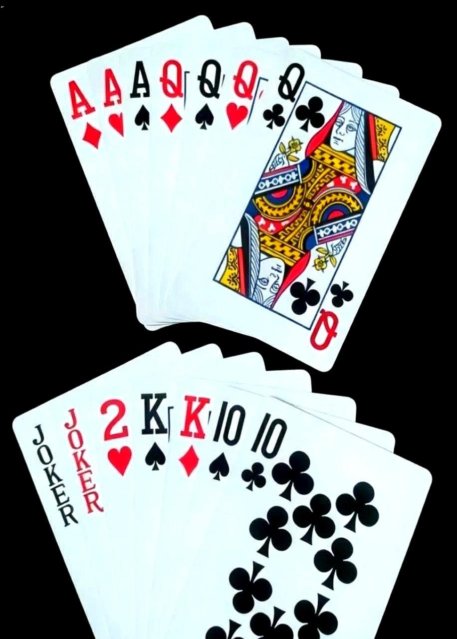 手握火箭和对K，以为稳了，结果一张牌都溜不掉，被人家四张Q炸得明明白白。

牌摊