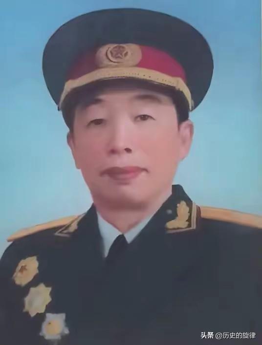 1955年授衔最震撼一幕！黄埔状元主动拒上将，毛主席盛赞：古有孙子，今有郭子
 