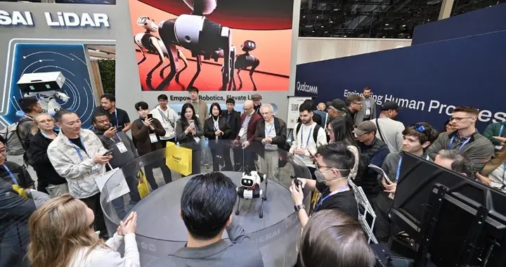 闪电快讯 ｜ 维他动力Vbot 超能机器狗亮相CES 全球版于二季度上市