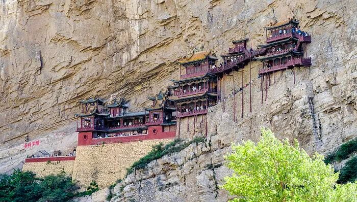 【悬空寺购票新规再被吐槽】近日，山西大同浑源县悬空寺景区因购票规则问题再次引发社