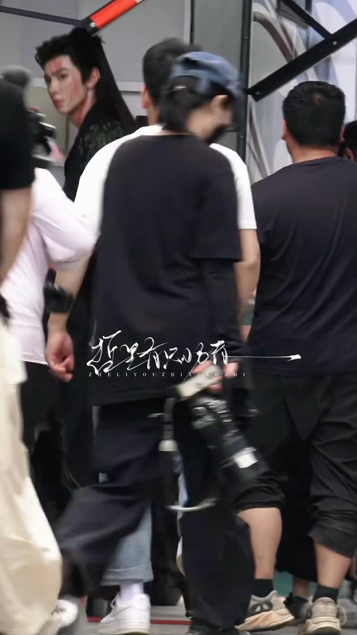 我们苍烛一出场就是大战啊陈哲远苍烛战损路透陈哲远苍烛紫色发尾造型