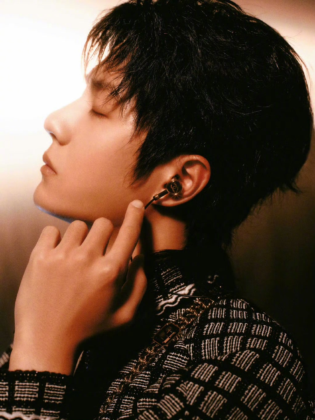 #乐华家族艺人连过两天年# 你们乐华粉丝吃的也太好了吧！昨天年会全员cospla