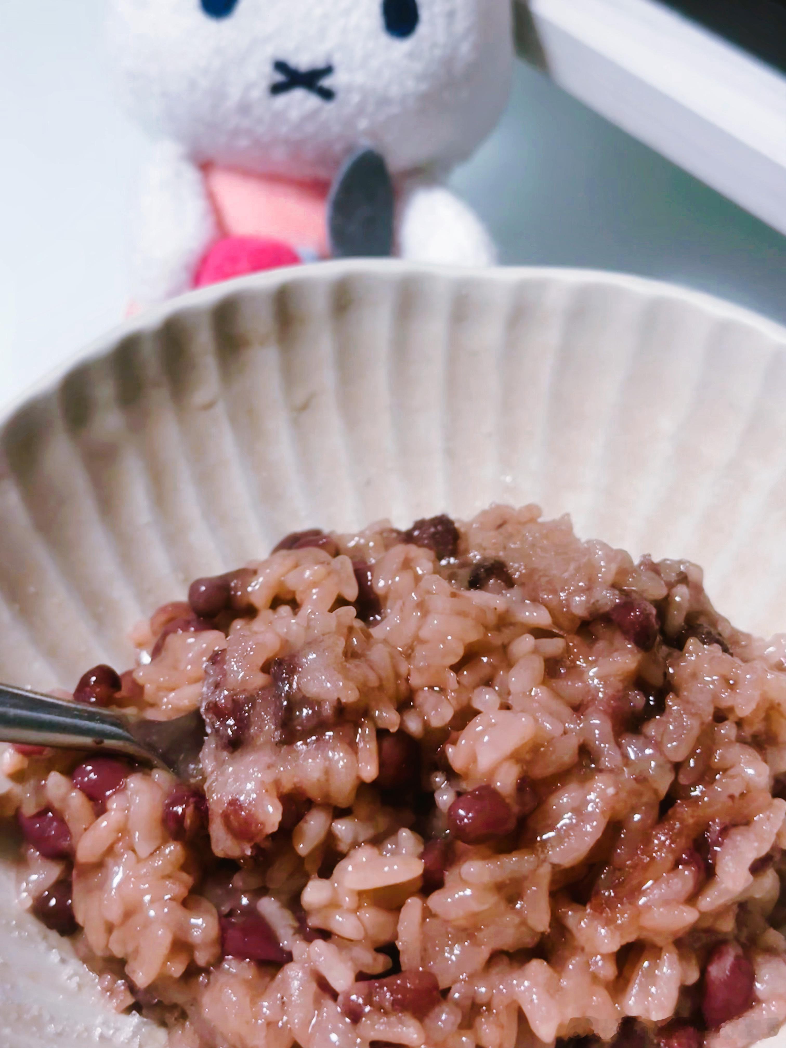 冬至一碗赤豆糯米饭思乡愁🧸还记得小时候每到冬至就会吃到很喜欢的赤豆饭长大一些，