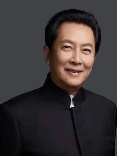 “帝王专业户”唐国强转入短剧赛道，引网友热议

73岁的唐国强，他是《三国演义》