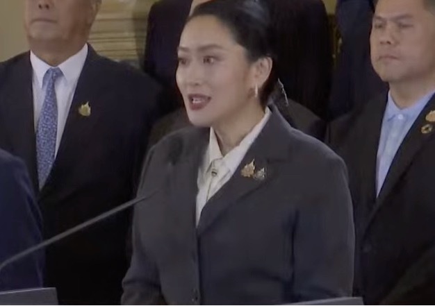 #佩通坦公开表态接受裁决结果#【接受裁决结果 佩通坦在被解除总理职务后首次公开表