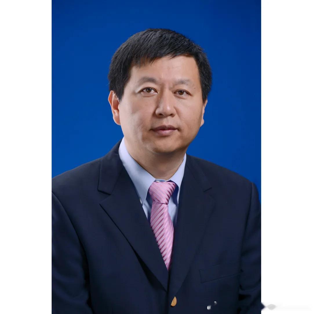 【上汽乘用车换帅：卢晓接替王骏出任上汽乘用车总经理】7月28日，上汽乘用车宣布原