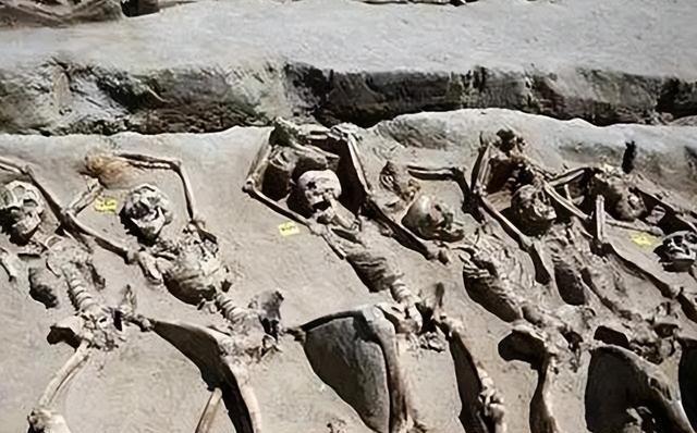 1975 年，东宁蝇子沟出土 230 具带枪日本女尸，是谜案还是天理昭彰。
黑龙