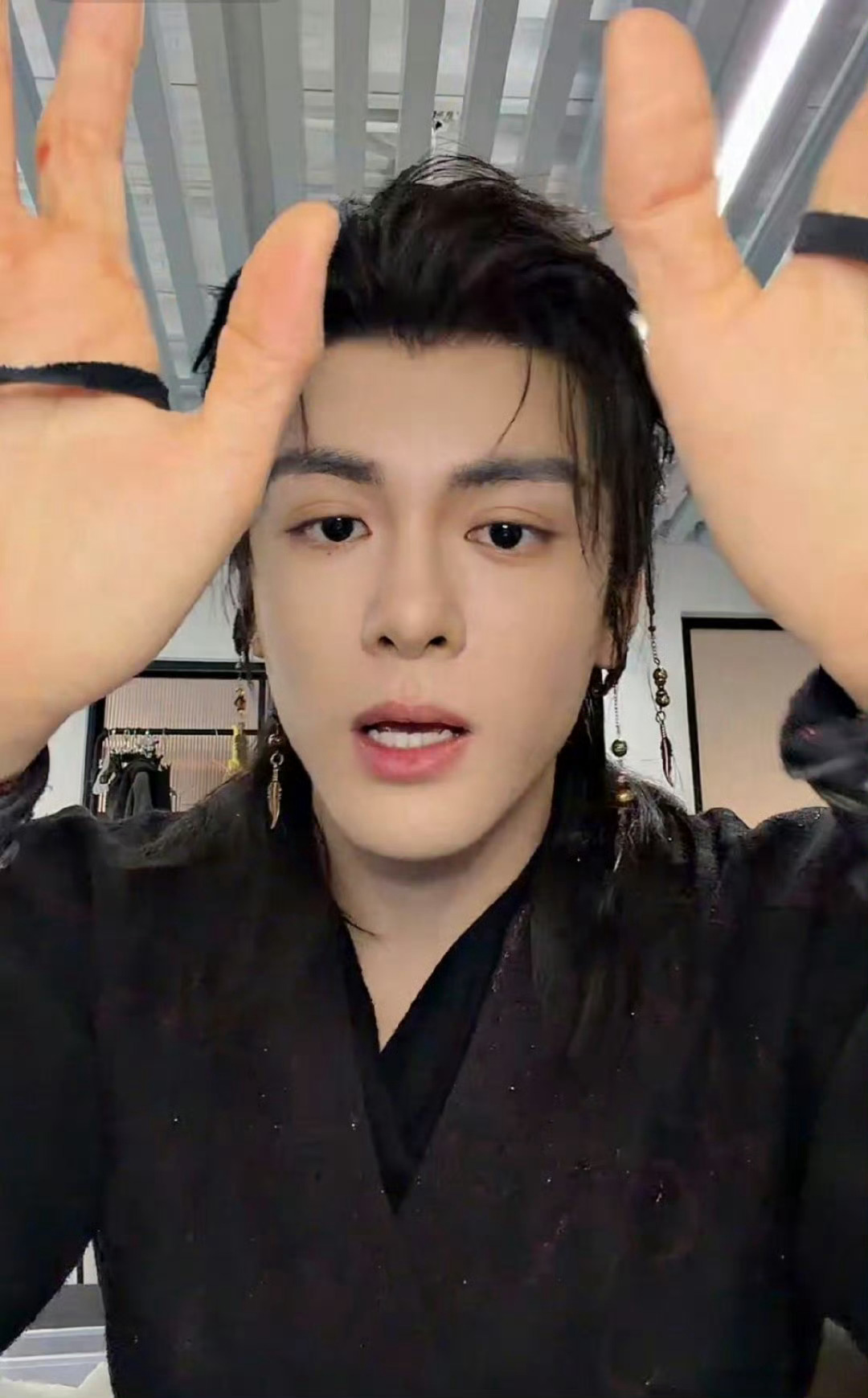 曾舜晞和AI聊天缓解焦虑 🤣曾舜晞这操作我服！和AI唠帅缓解焦虑，自信感拉满，