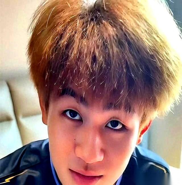 考上了公办高中，转头就说不念了。
为啥？
因为人家全家要搬去省会，直接砸钱上更好