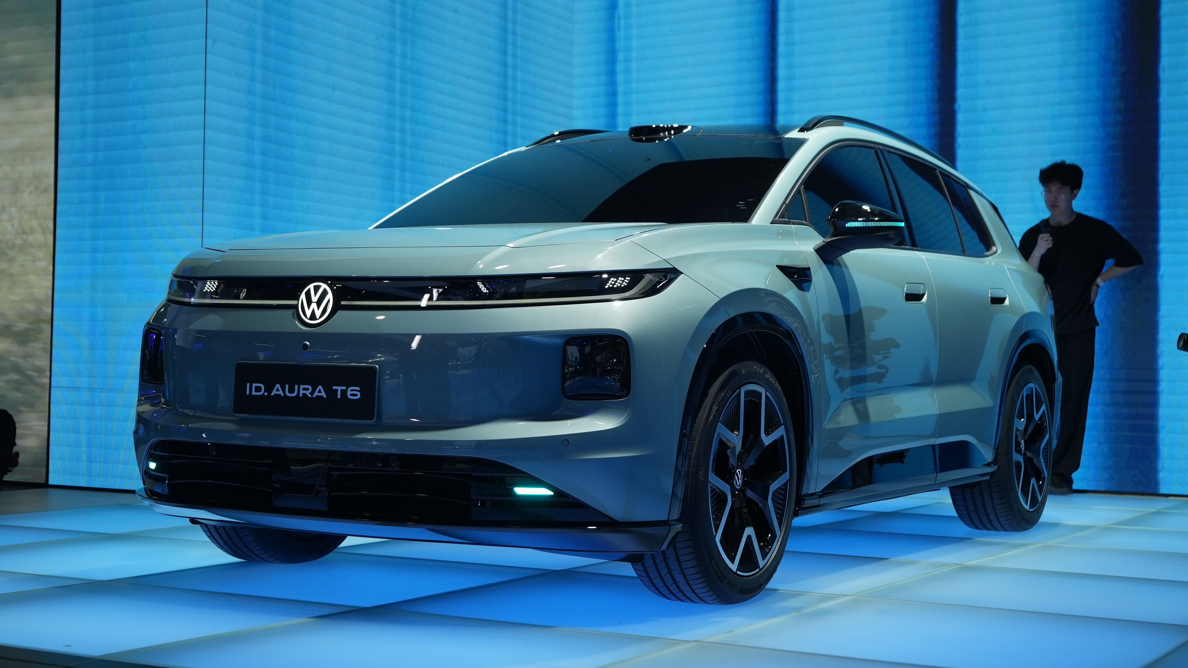 一汽-大众-ID.AURA T6这款车实车属实有点眼前一亮比例很是稳健极简的设计