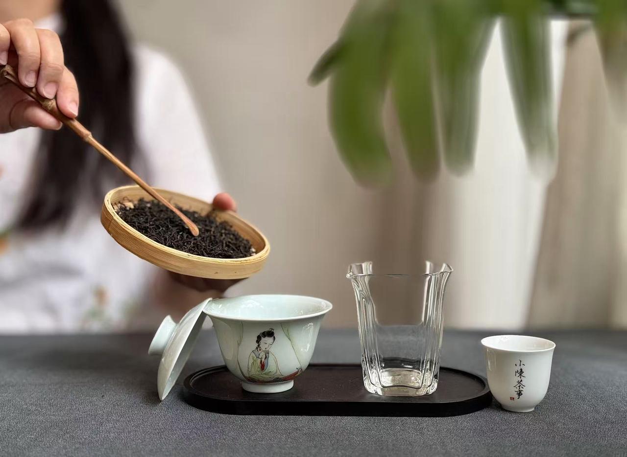 讲究人都不喝茶叶的第一泡，是真的吗？
讲究人喝不喝茶叶的第一泡，我们无从得知，但