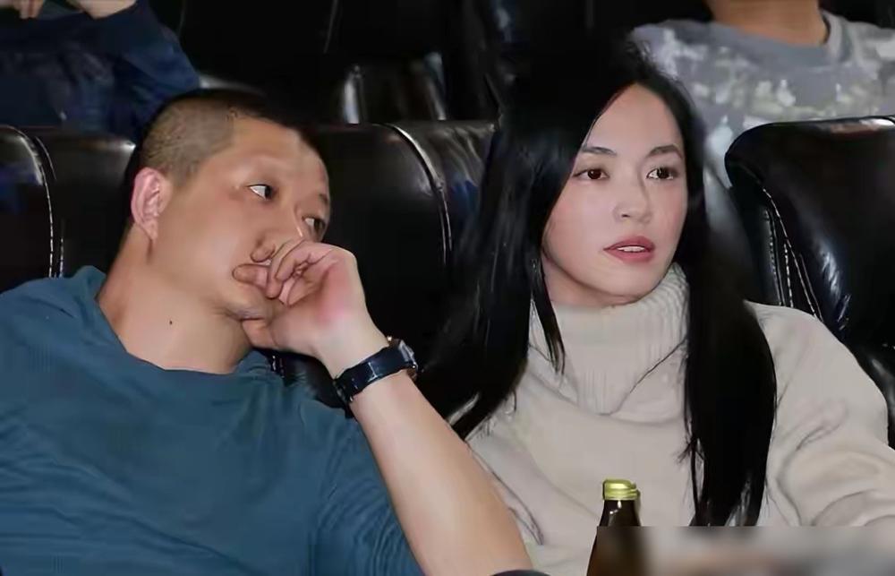 姚晨和曹郁这事一传出来，大家伙儿的记忆一下子就被拉回了十几年前。
 
想当初，她