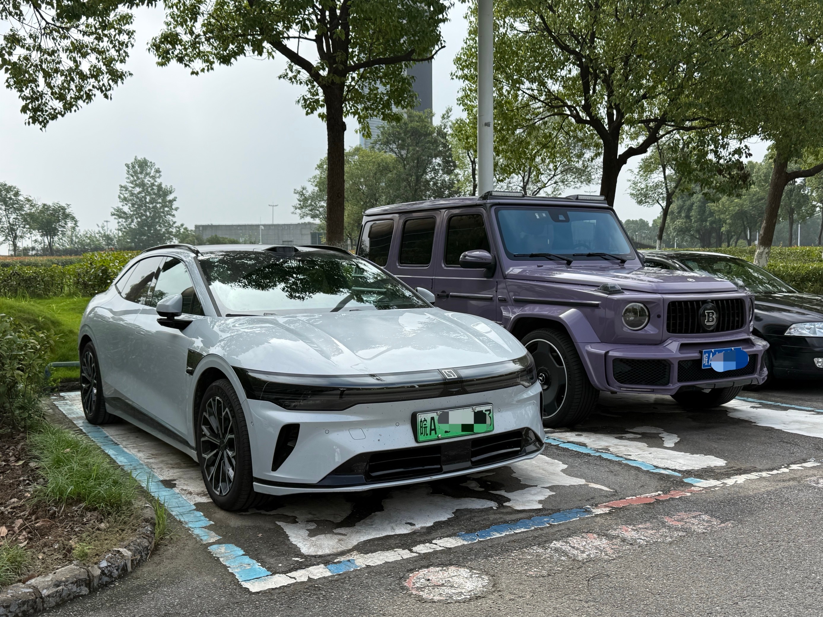 真帅啊[good]我说的是极氪007GT，猎装车的姿态确实迷人，加上这个冰川银车