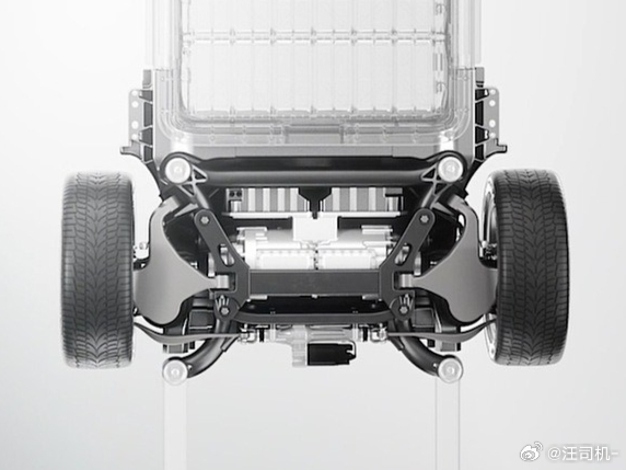 古风造型的h臂悬架，保留了一些由半拖曳臂进化而来的特征。 