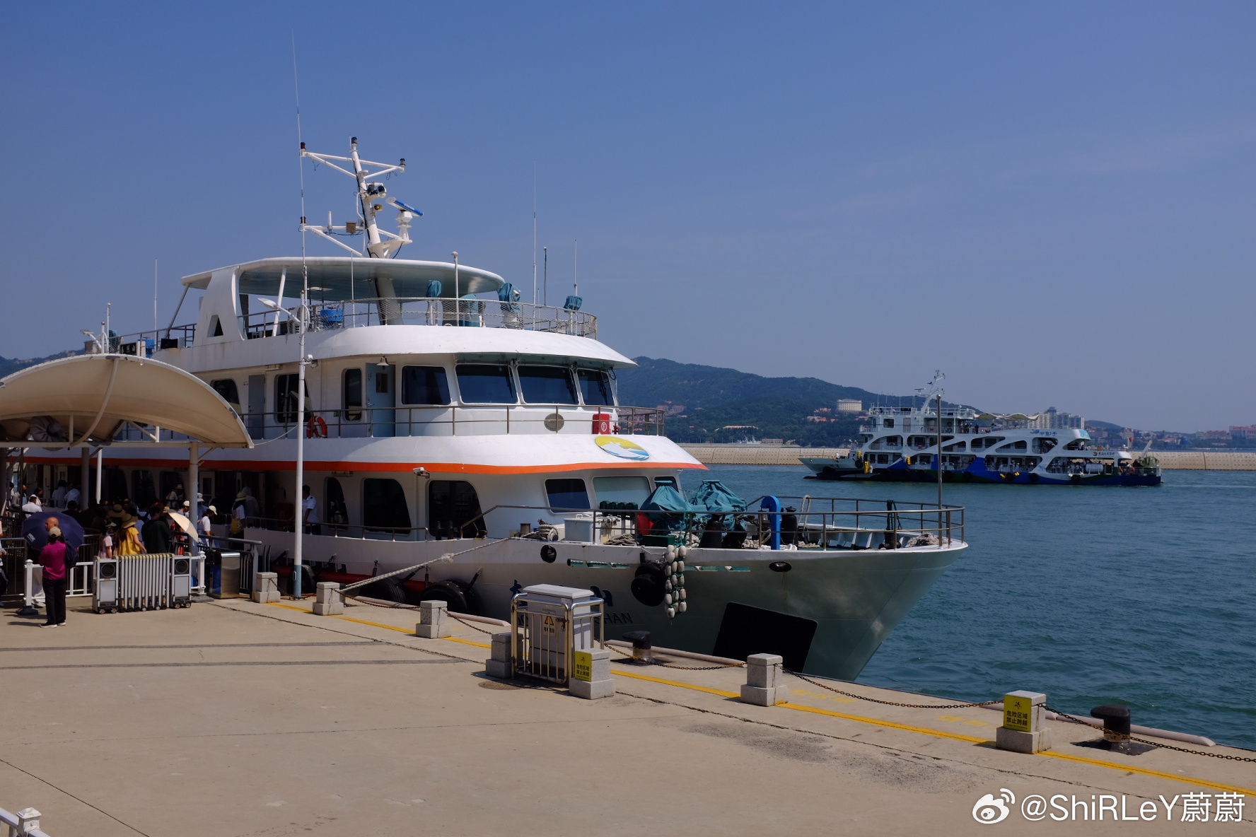 早起出发坐船去刘公岛🚢，好多海鸥跟着我们一路。 威海·刘公岛