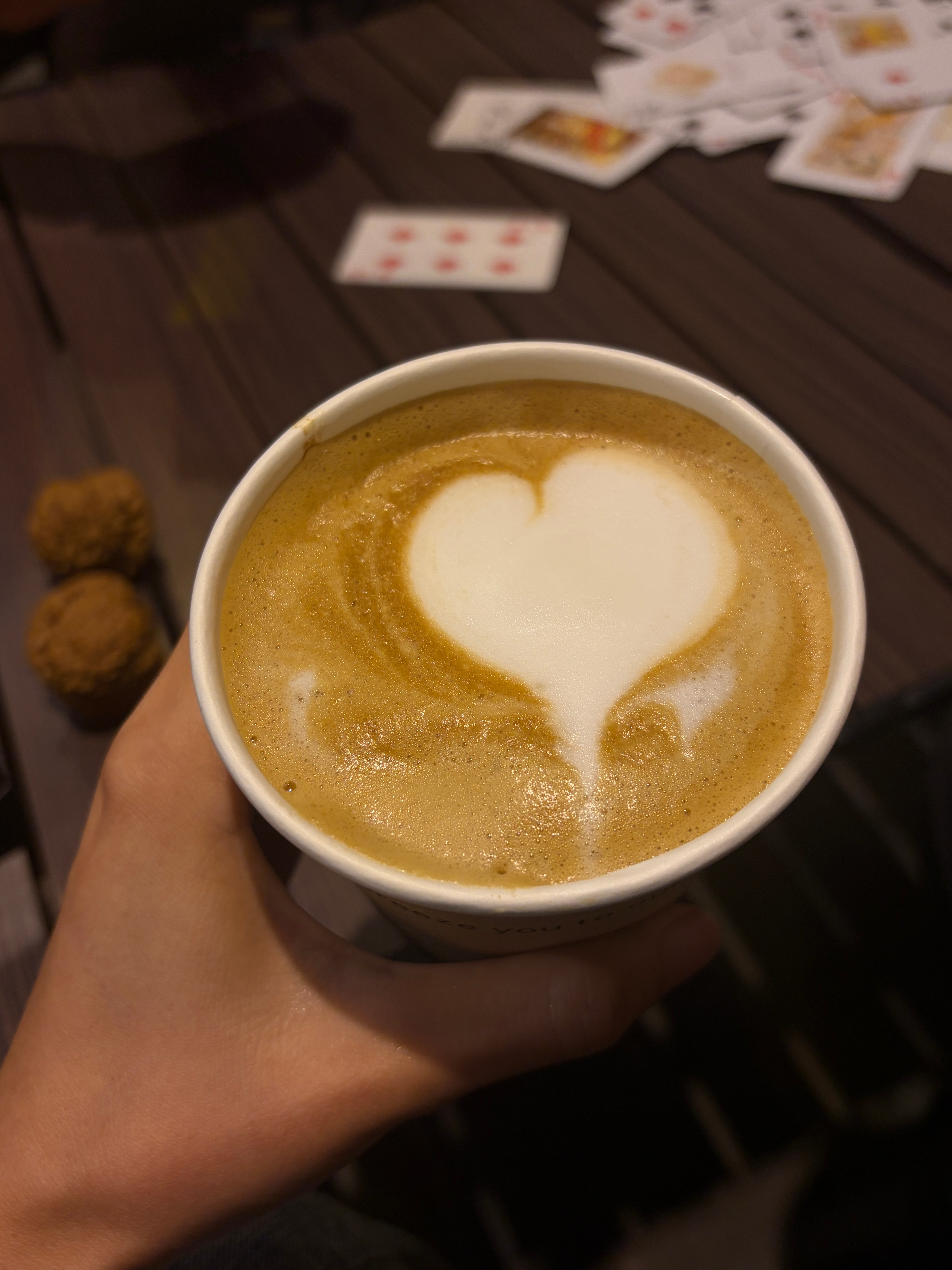 大晚上的，必须来一杯，这杯是小李坐的，她说不怎么会拉花，我说这个已经很棒了，比我