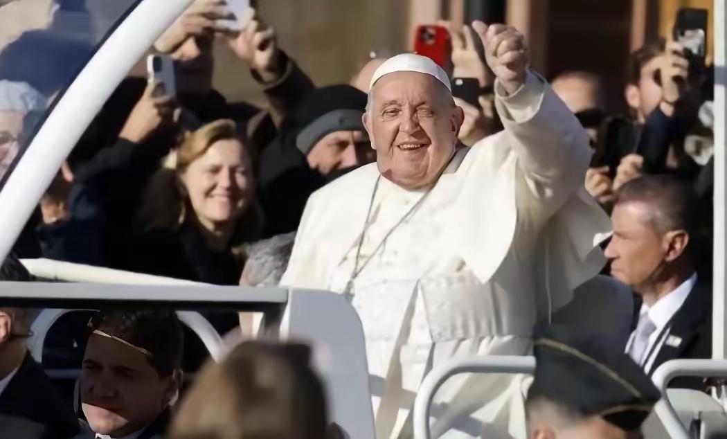 2025年，罗马教皇方济各去世，其财产曝光，令人震惊。88岁，一生不沾金钱，死时