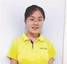 2013年，刘丁宁勇夺辽宁省文科状元，随后被香港大学录取，并获得香港大学全额奖学