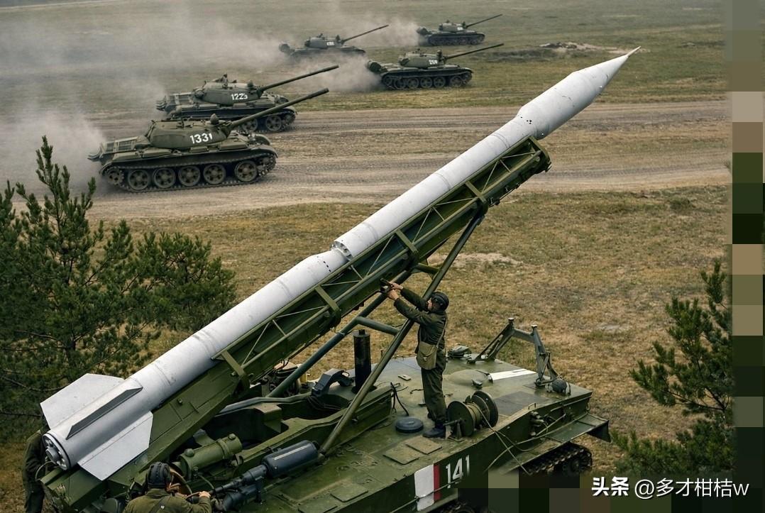 苏联军事工业开发的月亮战术火箭研发于上世纪六十年代初期，坦率的说，这种武器的性能