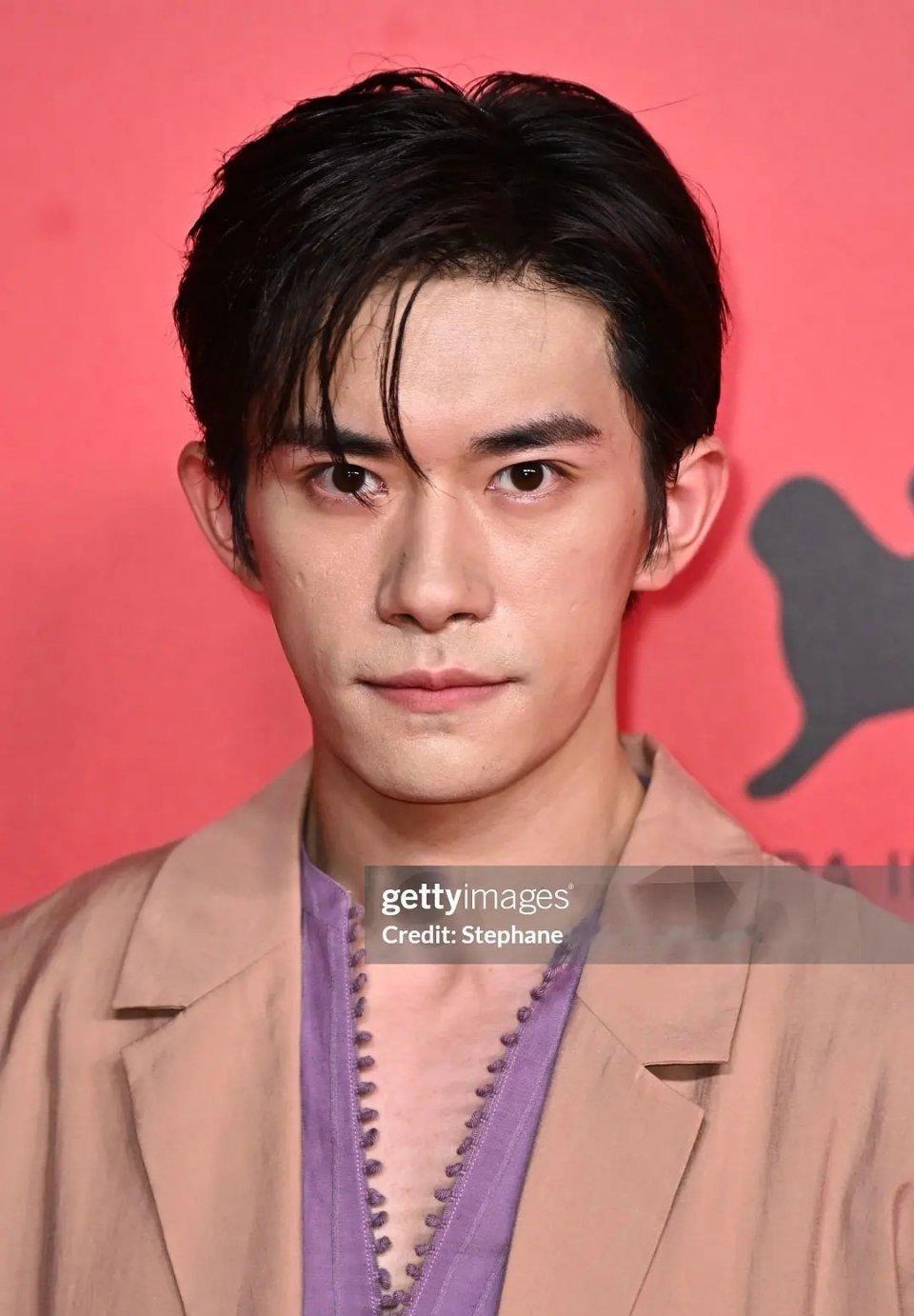 大家说实话，易烊千玺的这个生图真心好看吗？ ​​​