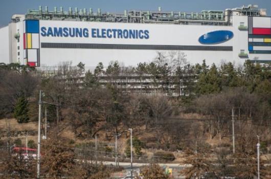 特朗普终于向韩国“放行”，未来不对中国市场设限了？
 
2025年末，美国特朗普