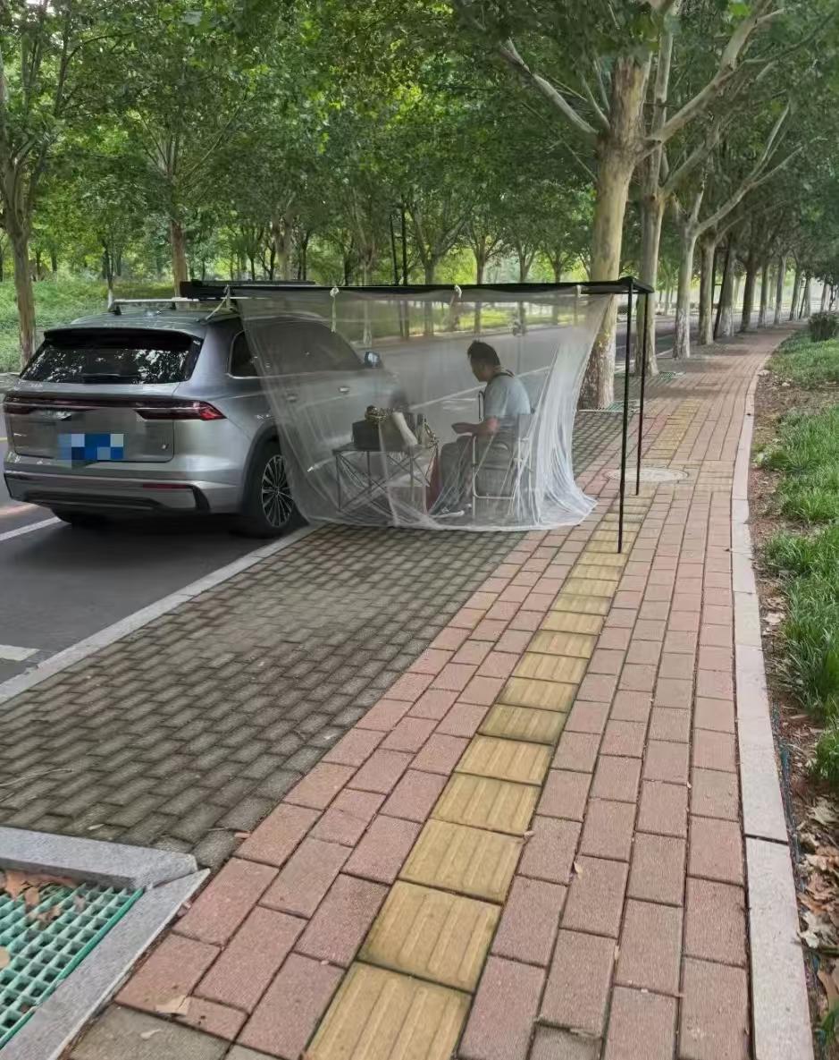 办法总比困难多 没空调就创造空调 没房车就创造房车[呲牙][呲牙][呲牙]