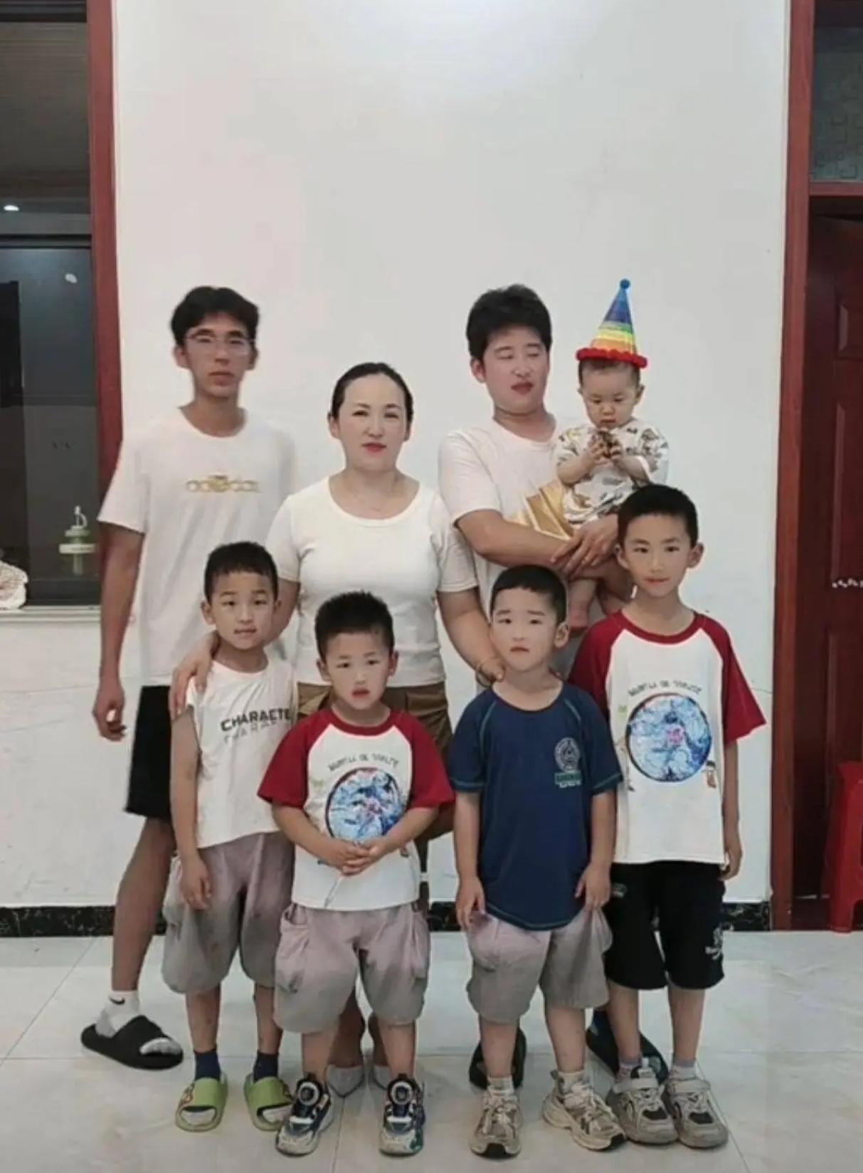 山东临沂一对85后夫妻火了！为了圆一个“女儿梦”，16年间接连生下6个孩子，结果