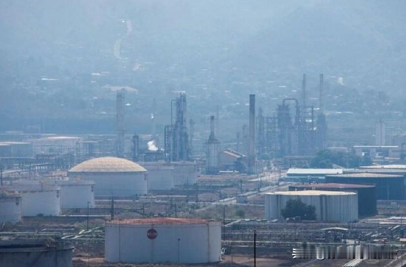 消息人士称，美国即将颁发委内瑞拉石油生产通用许可证。
路透华盛顿 / 休斯顿 2