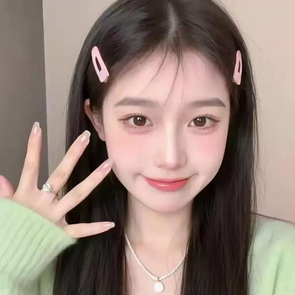 玉手轻拂，笑靥如花。玉磘美人 玉颜轻纱 玉腰轻纱 手白嫩了 纤纤细手 玉影生香 