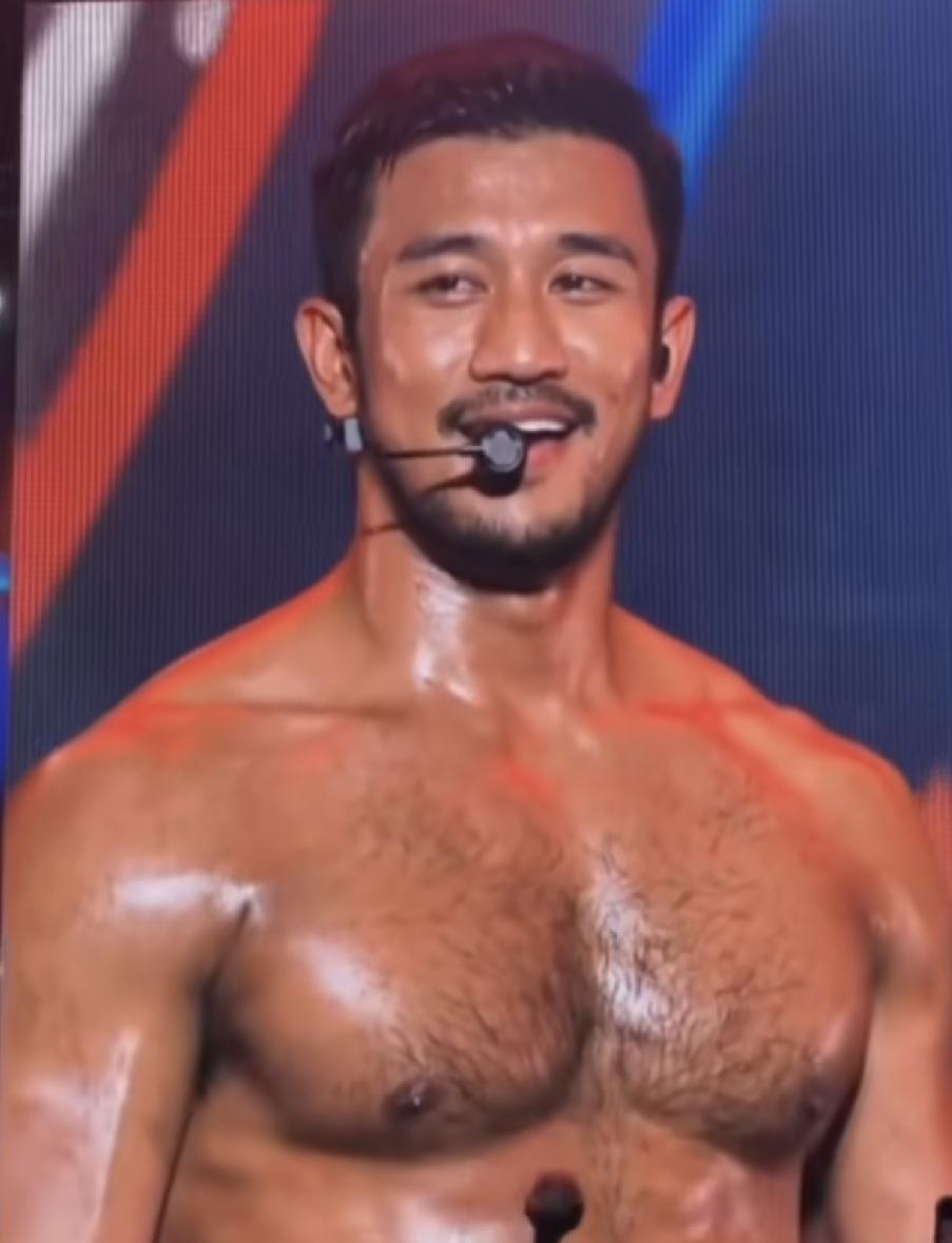 这样的演晿会你会不会花钱去看？刷到一个国外演唱会的视频，里面的每位演晿者都是帅气