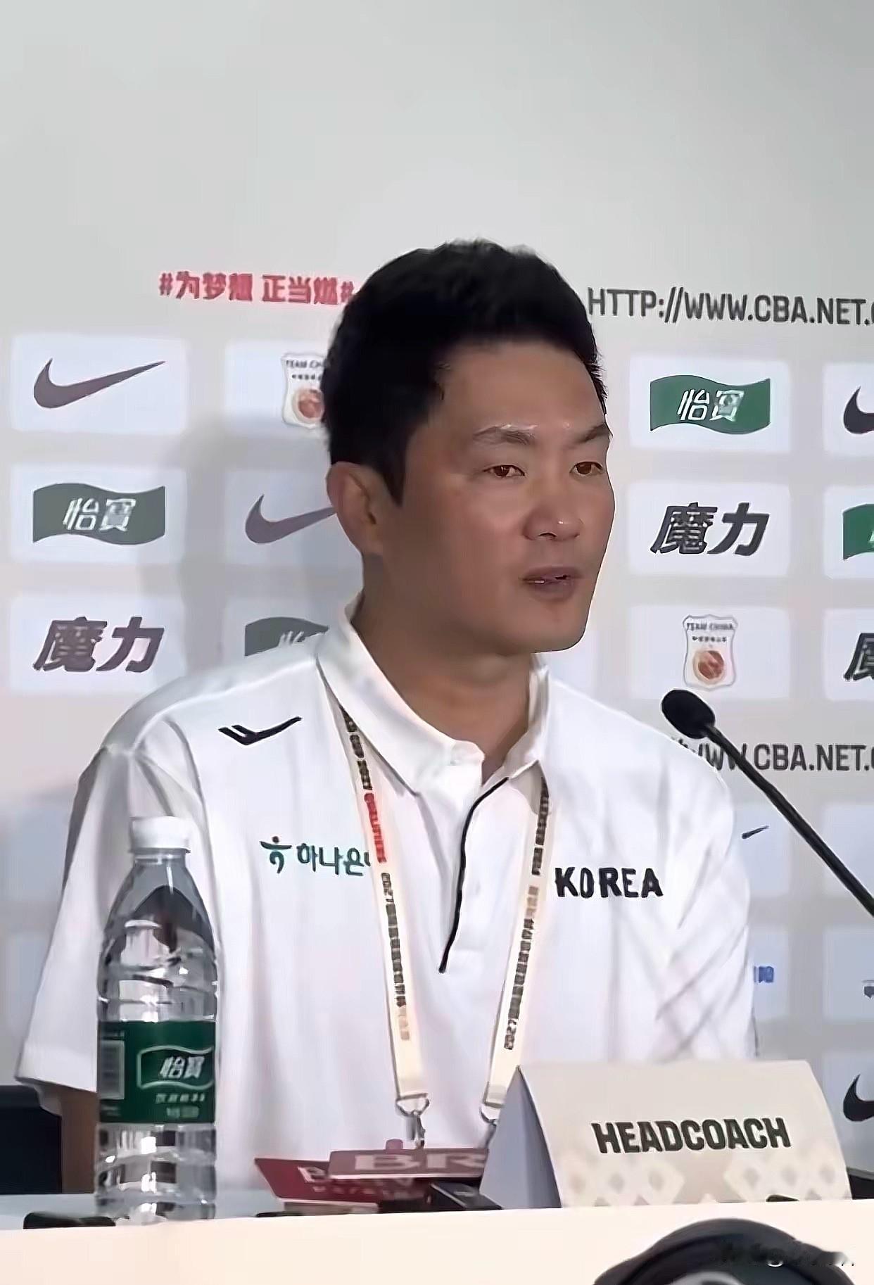 杀人诛心！
中国男篮76-80惜败韩国，
赛后韩帅全熙哲的发言比输球还扎心——“