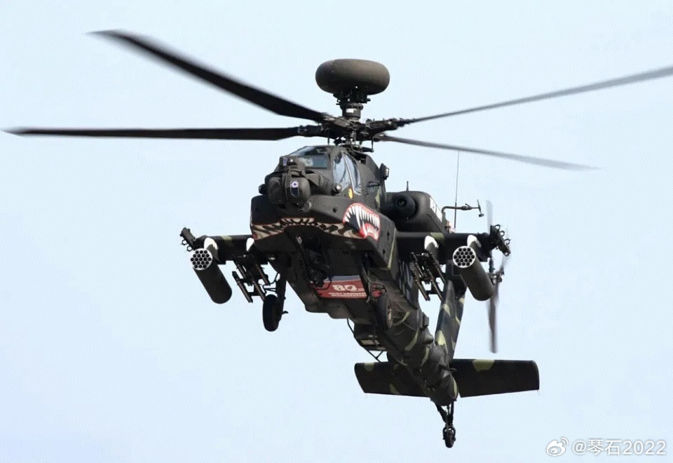 🐸的AH64E鲨鱼涂装台毒为庆祝陆军总部80年队，两架AH64E搞了新涂装，鲨