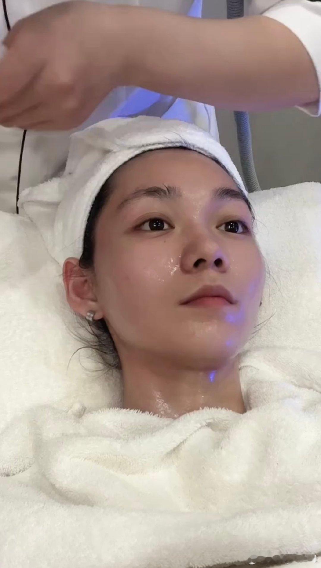 #段奥娟分享做医美vlog#明星就是不一样啊，24岁就开始抗衰了。#段奥娟晒做医