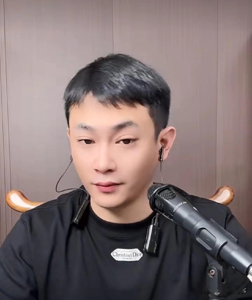 要封炫f主播，吴迪说以后看不见了记得想我！

           今天听到点小