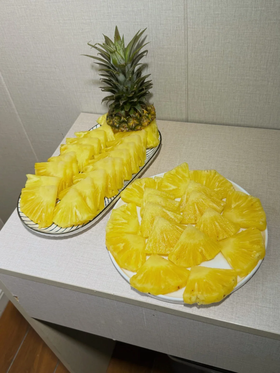 凤梨也可以像三文鱼一样的吃，真的好过瘾哦！