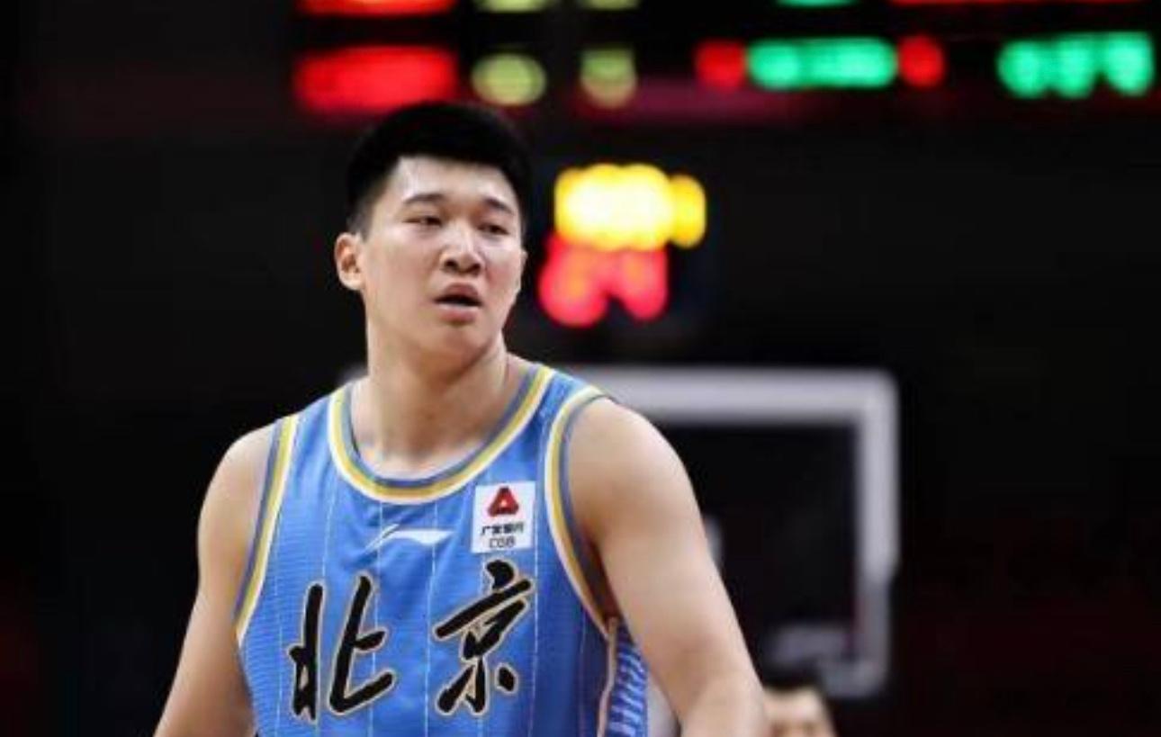 12月20日讯 北京男篮半场以50-35领先深圳男篮。上半场比赛，北京队球员雷蒙